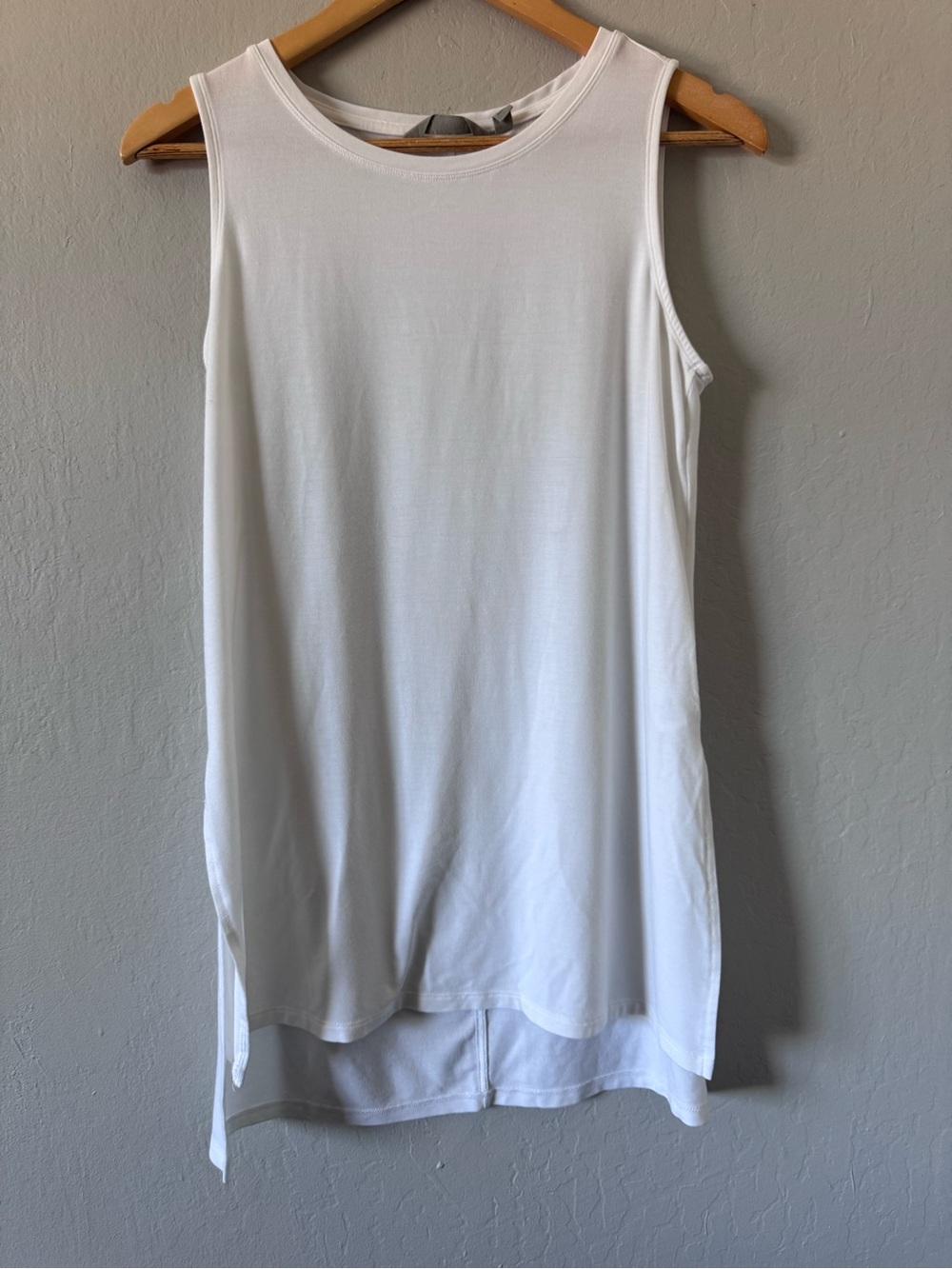 Athleta High Low Sleeveless White Tunic Tank Top - Classic Layered Style Small